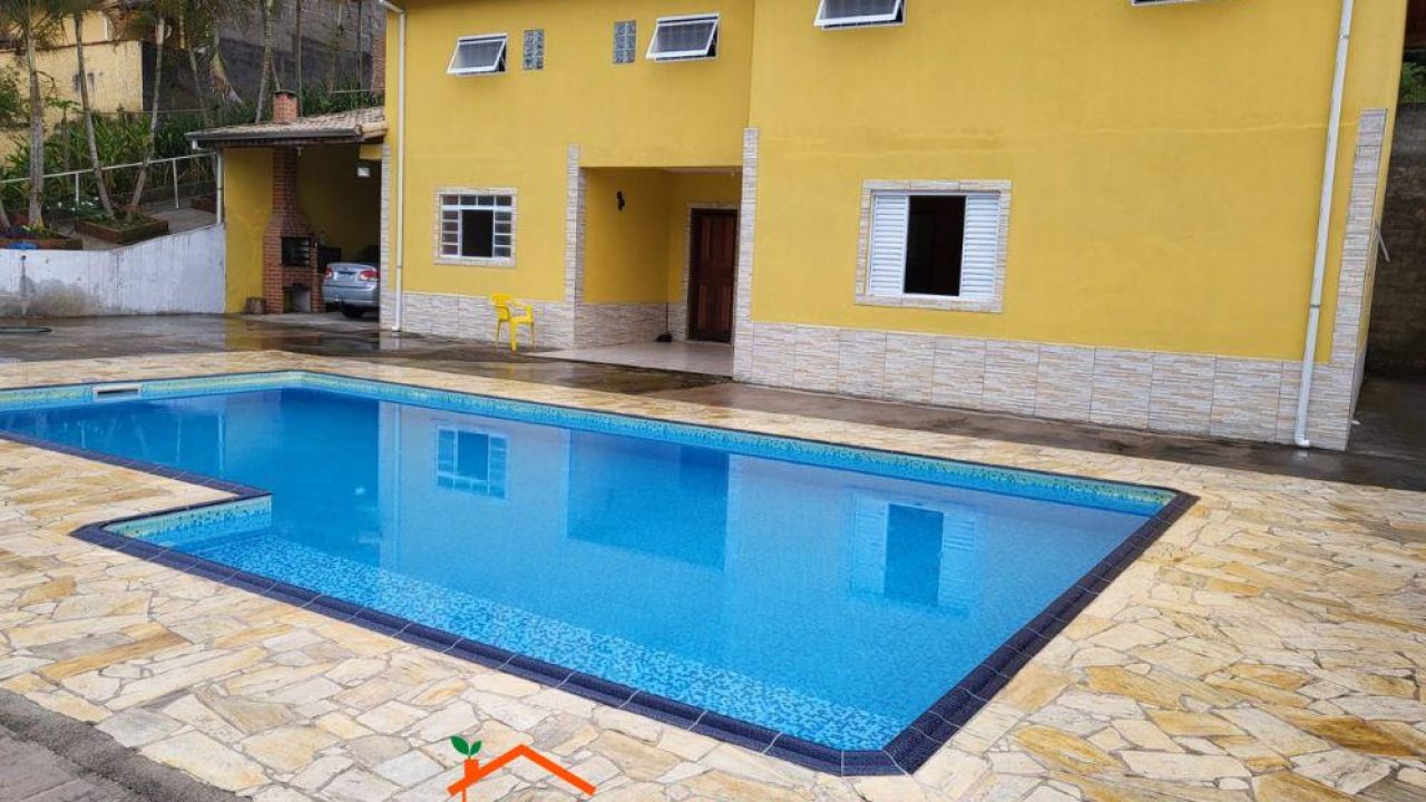 venda-de-casa-com-piscina-grande-em-sao-luiz-do-paraitinga