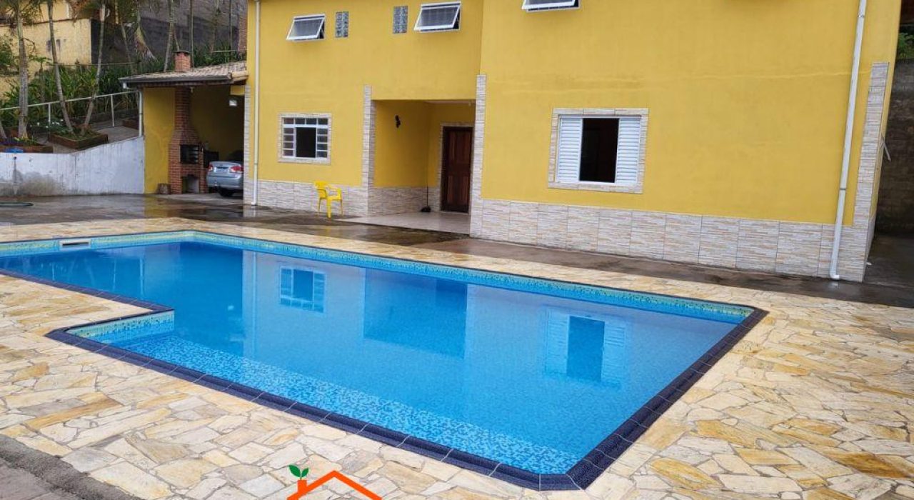 venda-de-casa-com-piscina-grande-em-sao-luiz-do-paraitinga